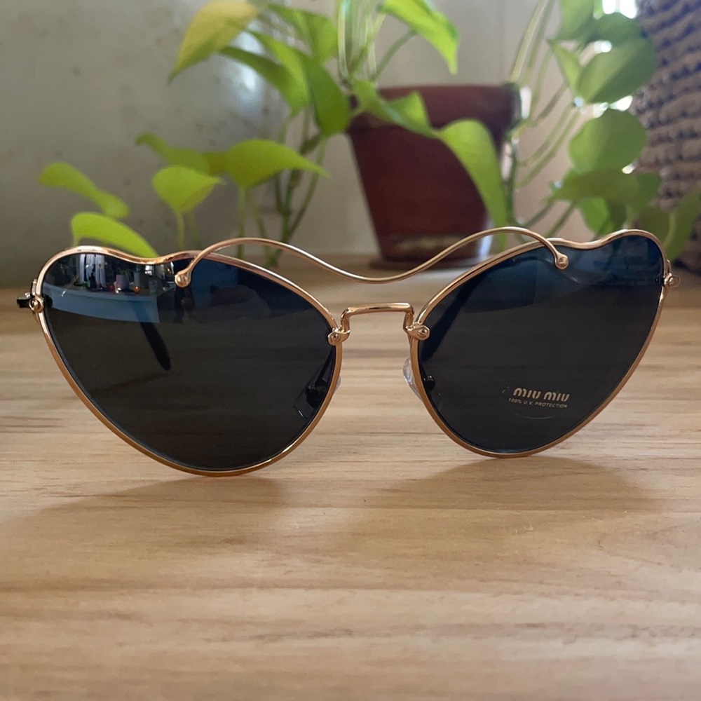 Brand new Miu Miu smu55r butterfly sunglasses new